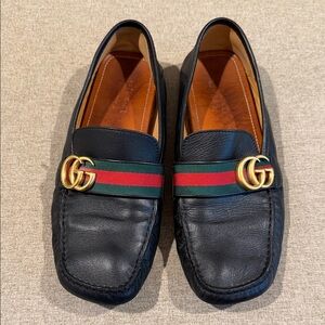 Gucci Black Leather Loafers with Gold and Green-Red Stripe